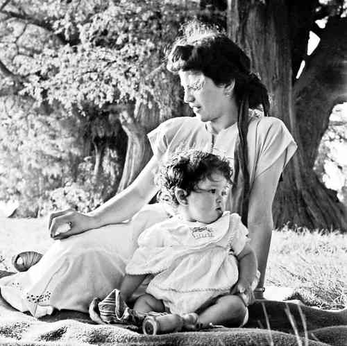 clara-aparicio-y-claudia-rulfo-aparicio