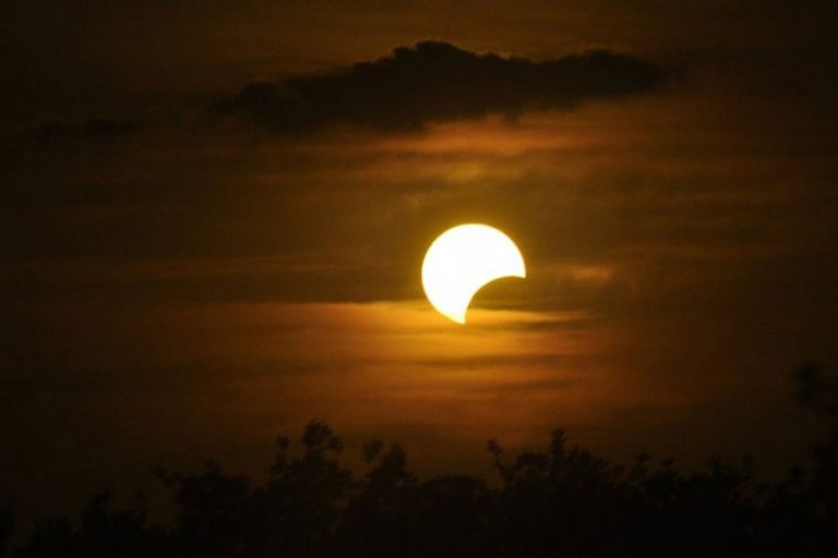 eclipse_parcial_sol_6_enero_2019.jpg