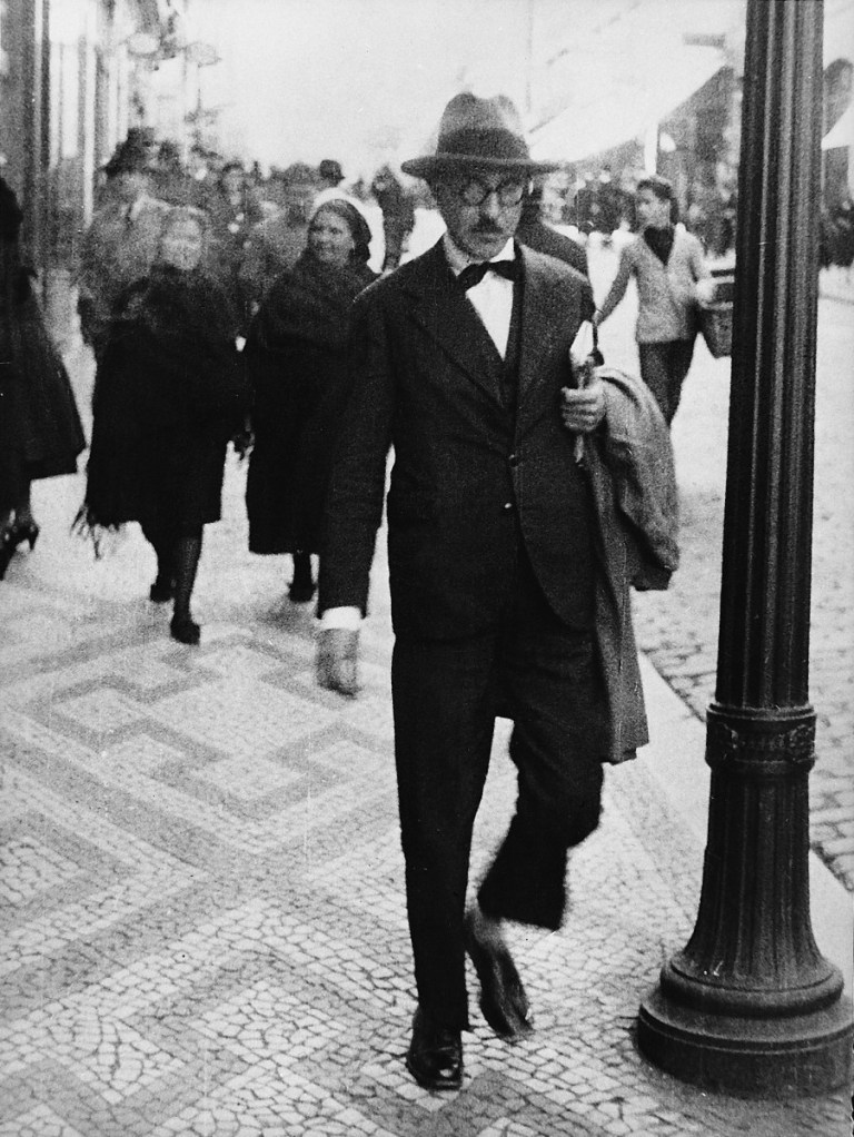 Fernando_Pessoa_28d965336178afaebe7c98c64eb1ffe0.jpg